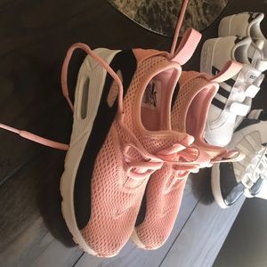 Youth girls size 13 air max pink and black nikes